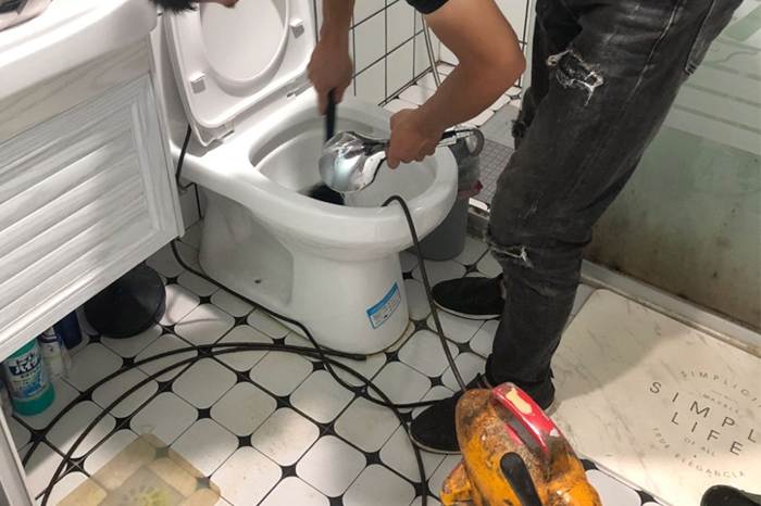 吉利马桶堵塞自己疏通还是找师傅?专业上门服务让你省时更省心